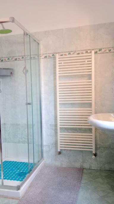Comodo Bilocale A Brandizzo Esterno foto