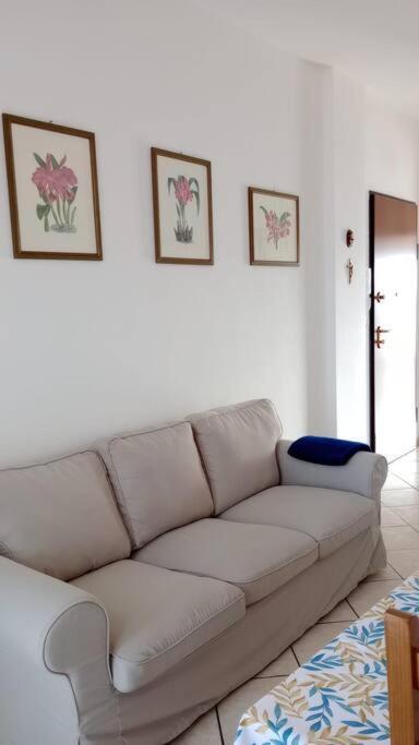 Comodo Bilocale A Brandizzo Esterno foto